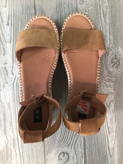 Aqua Sandals Size 7